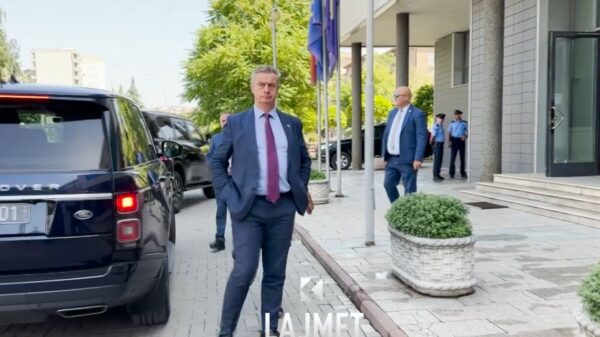 “Kosova nuk ka kohë për të humbur”, ambasadori britanik kërkon zgjidhje politike (VIDEO)