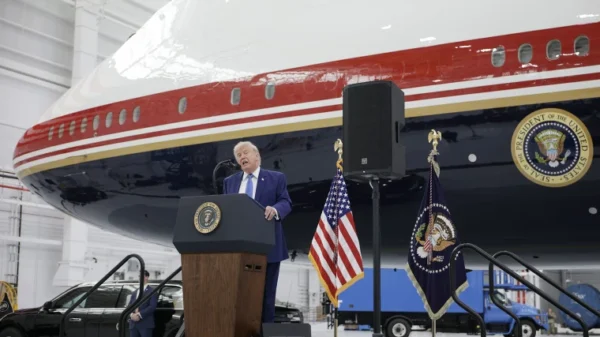 “Dhuratë nga Katari” Trump prezanton aeroplanin e ri presidencial