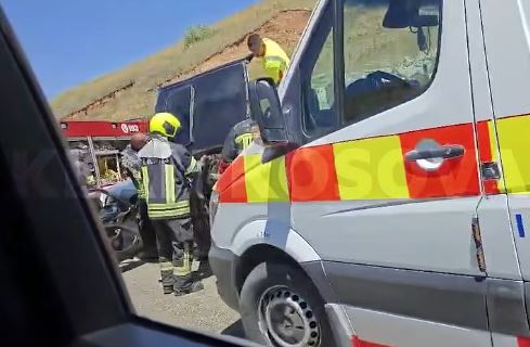 Humbi bashkëshorten në aksidentin në autostradë, kjo është gjendja e burrit të lënduar