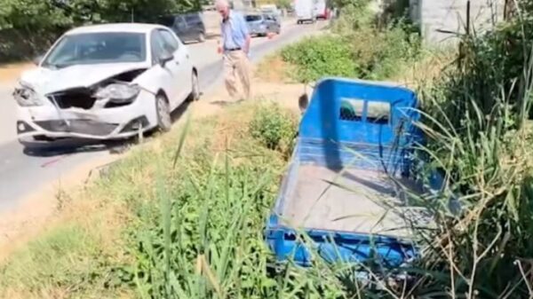 Shqipëri: Dy të lënduar si pasojë e një aksidenti – kamioneta përfundon në kanal