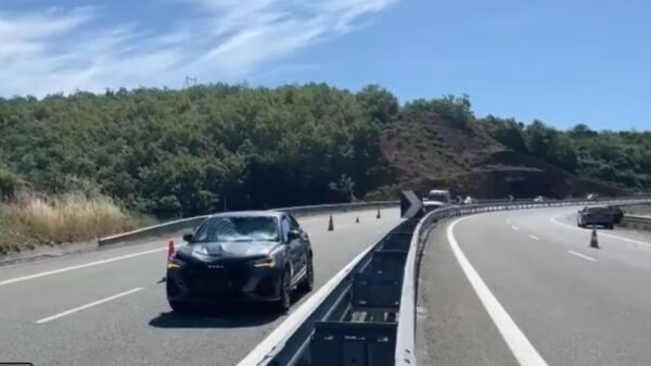 E rëndë: Vdes kosovari që u godit në Rrugën e Kombit, edhe shoferja e dyshuar nga Kosova