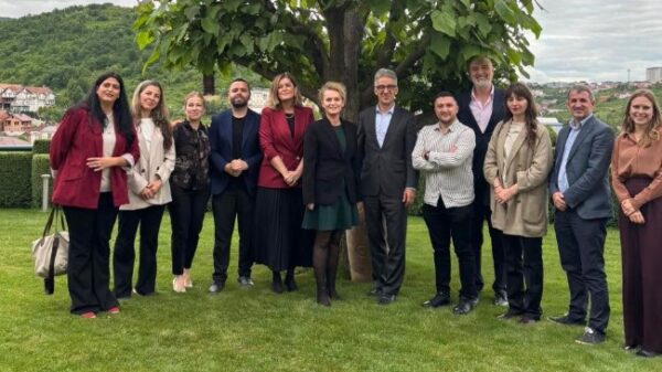 Ambasadori gjerman takon përfaqësues të mediave dhe shoqërisë civile para zgjedhjeve në Kosovë