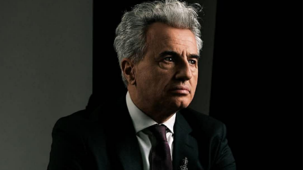 Arianit Koci ndan moment romantik me bashkëshorten në ditëlindjen e saj