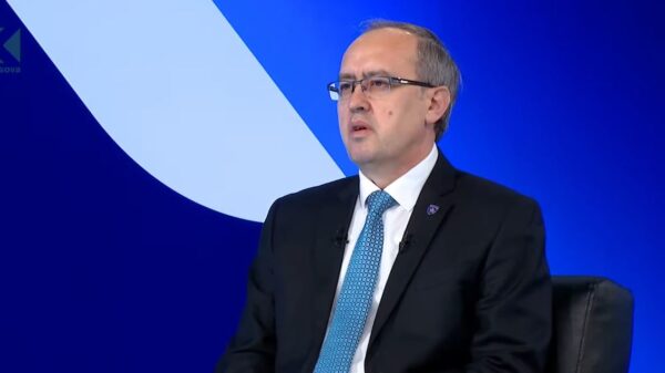 Hoti kërkon që me protestë të përkrahet projekti i gazit amerikan dhe aleanca me SHBA-në