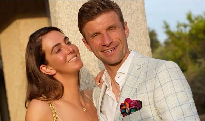 Thomas Muller ndahet nga gruaja pas 20-vjetësh