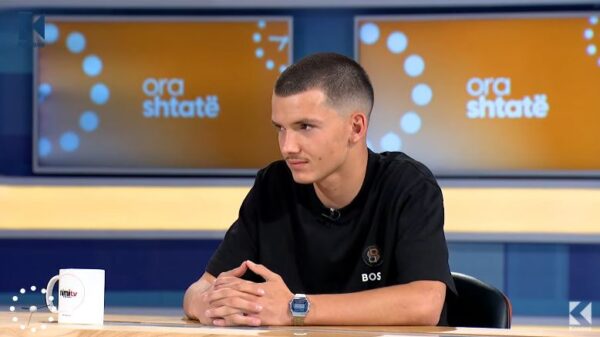 “Lutja ime e parë ishte për prindërit” – Rrëfimi ekskluziv i të riut që kreu Haxhin në moshë të re (VIDEO)