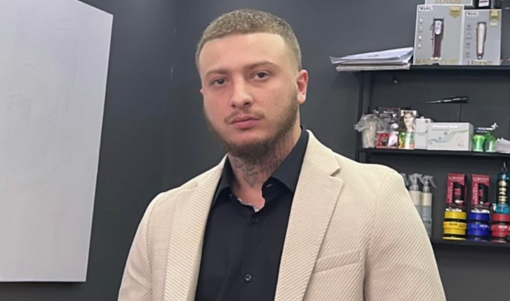 Fero provokon ndjekësit, sjell pak nga pamja e të dashurës