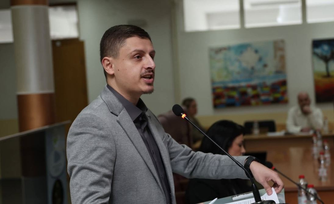 “Skandal i madh”, asamblisti i LDK-së akuzon Komunën e Gjilanit për “pazare me tokën publike”