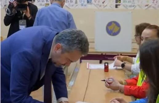 Radoniqi i KQZ-së hedh votën e parë në zgjedhjet e sotme
