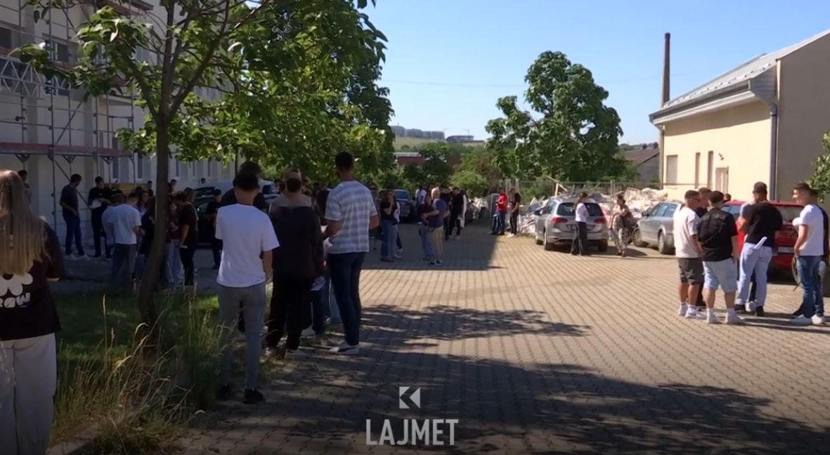 Rezultati i maturantëve” “Ngelin” në shqip, “yje” në anglisht (VIDEO)