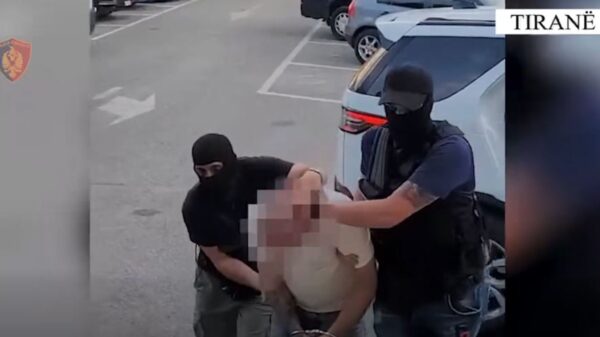 Pamje nga arrestimi i 35-vjeçarit që shpërndante kokainë në Tiranë (VIDEO)