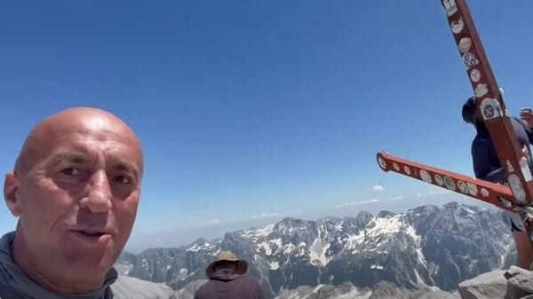 Haradinaj lajmërohet nga Maja e Jezercës (VIDEO)