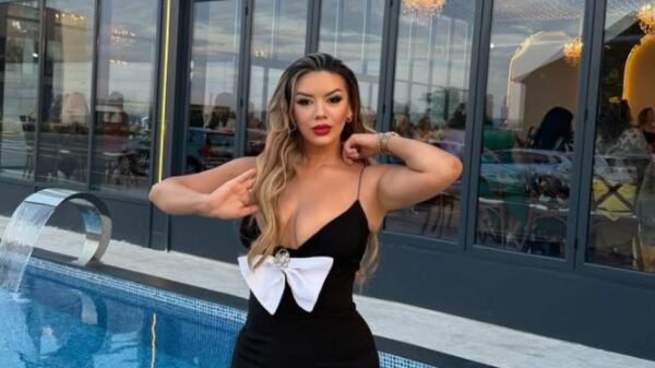 Sasa Hoda më elegante se kurrë, shkëlqen në paraqitjen e saj të fundit