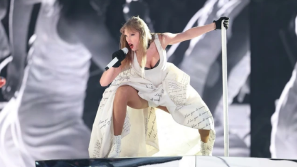 Taylor Swift bëhet muzikantja më e pasur në histori