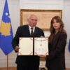 Haxhiu dekoron komandant Adem Shehin me “Urdhrin e Lirisë”