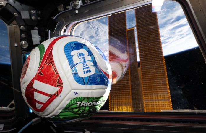 Eksperimenti i NASA-s, topi i Botërorit “fluturon” në hapësirë (VIDEO)