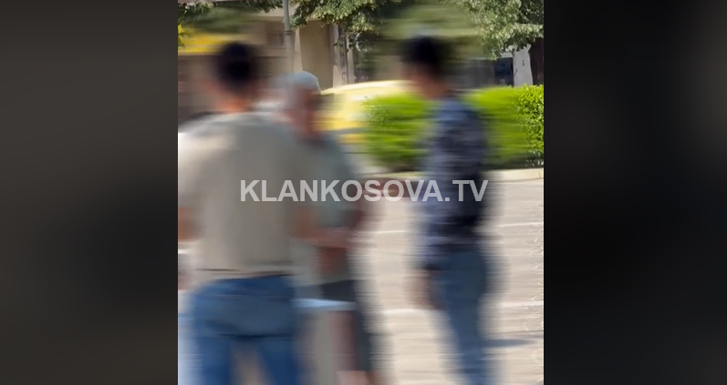 Konflikt verbal në qendër të Pejës te shtandi i LVV-së (VIDEO)