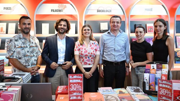 Kurti vizitoi Panairin e Librit “Prishtina 2026”