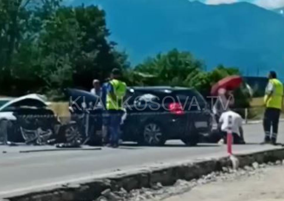Katër të lënduar nga një aksident në rrugën Pejë-Prishtinë