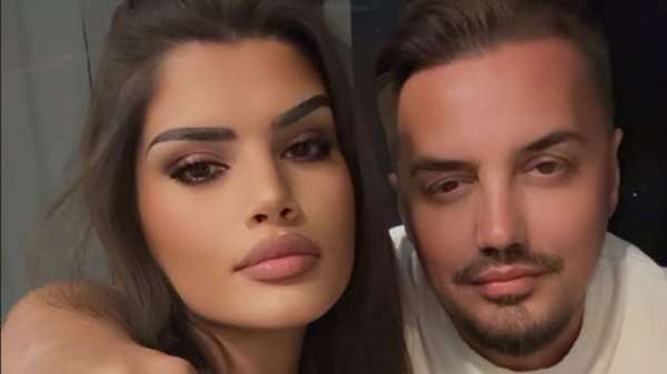 Me filtera, Eronita publikon selfie me Bleron