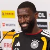 Nga refugjat lufte në yll të futbollit, historia emocionuese e Antonio Rudigerit gjatë Botërorit