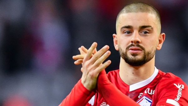 Edoni me super blerje! Prezanton veturën luksoze