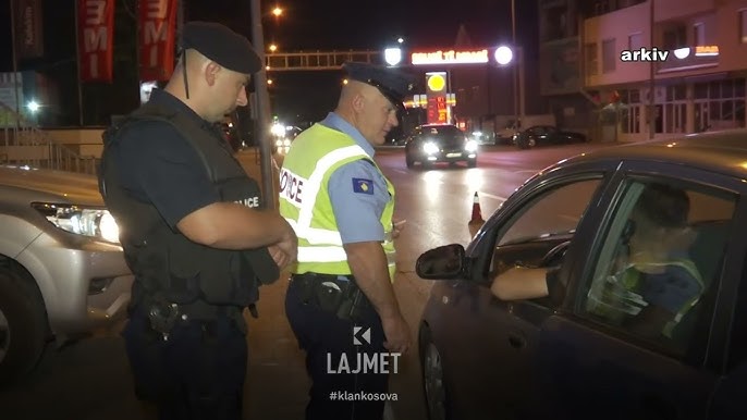 Gara me vetura në zonë të banuar në Pejë, shoferët gjobiten me nga 500 euro