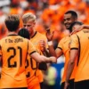 Holanda shkatërron Suedinë, Isak e Gyokeres mbeten spektatorë në fushë