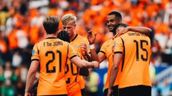 Holanda shkatërron Suedinë, Isak e Gyokeres mbeten spektatorë në fushë