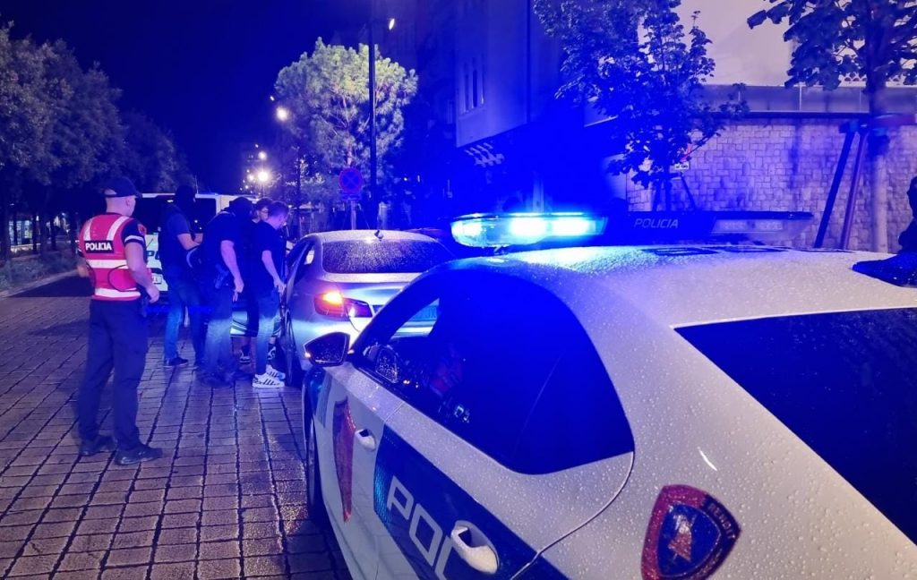 Vrasje në Rrogozhinë, 25-vjeçari godet me thikë fqinjin