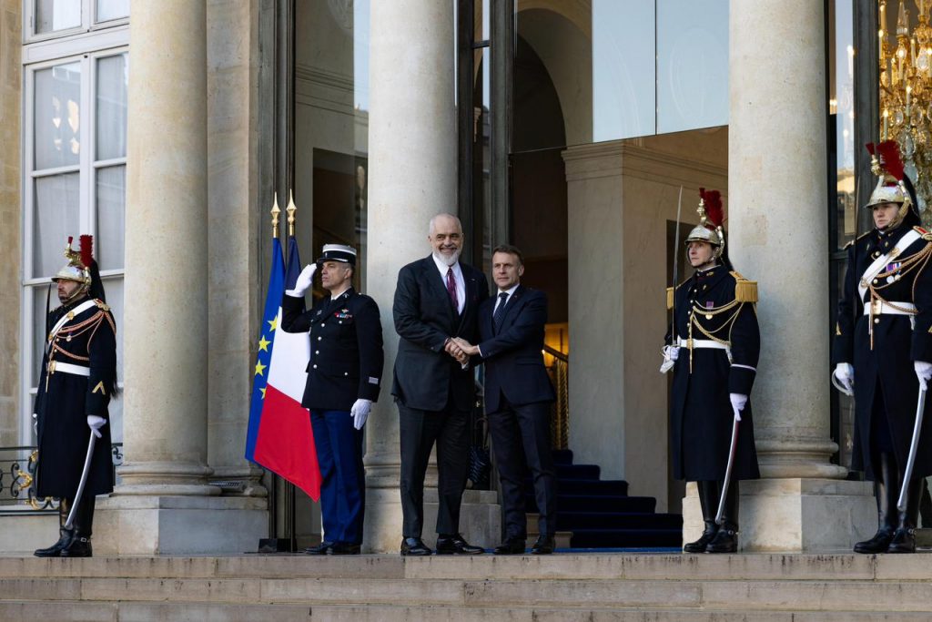 Rama nesër në Paris, pritet të ketë takim me presidentin francez