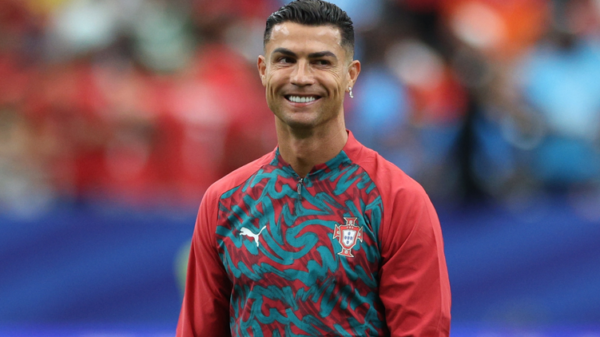 Këpucët e Ronaldos përmbajnë një dedikim prekës për fëmijët e tij
