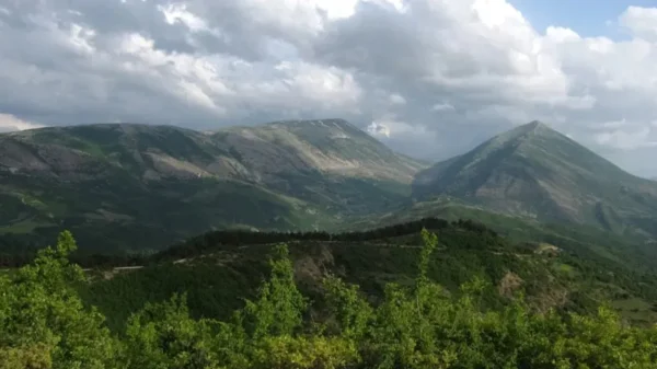 Tragjedi në Përmet: 68-vjeçari humb jetën pasi goditet nga rrufeja në malin Trebeshinë