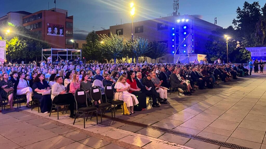 Fillon koncerti “Americana” i Filharmonisë së Kosovës, festohet 250 vjetori i SHBA