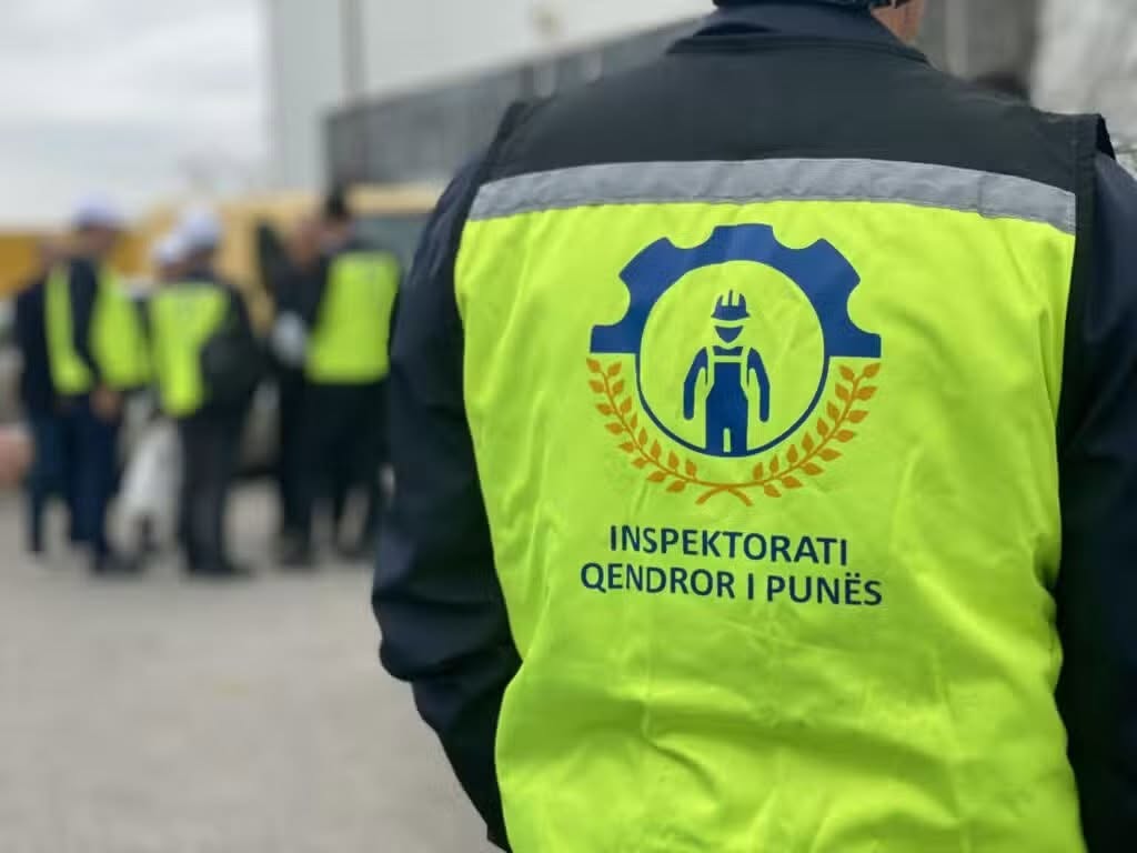 Aksion në 26 auto-parkingje në Prizren e Suharekë, konstatohen shkelje të ndryshme
