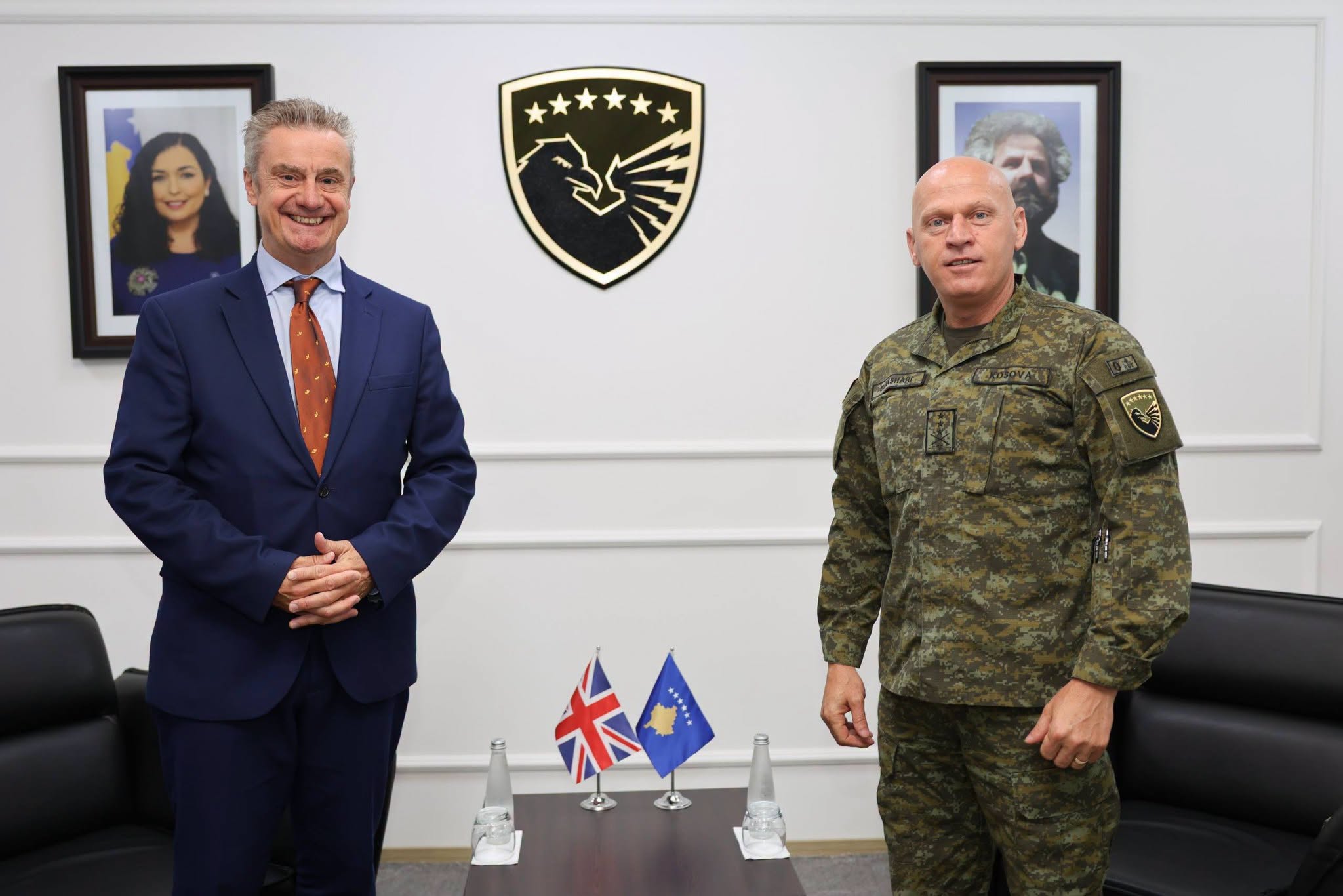 Jashari pret ambasadorin britanik, diskutohet për sigurinë dhe forcimin e bashkëpunimit me FSK-në