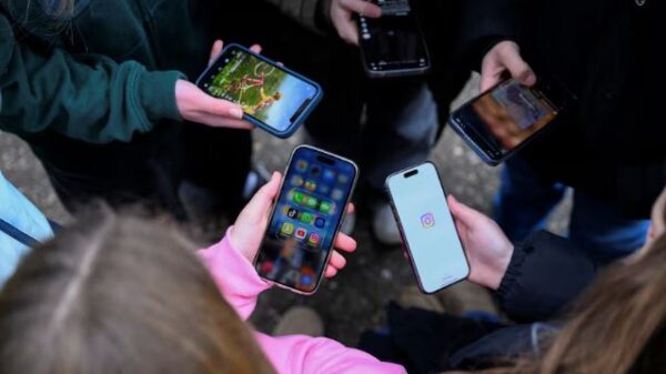 BE-ja planifikon kufizime për përdorimin e rrjeteve sociale nga fëmijët nën 13 vjeç 