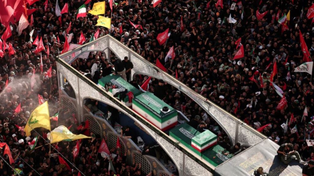 Irani varros Ali Khamenei pas ceremonive masive mortore