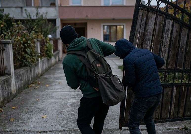 U goditën nga dyert e oborrit, kjo është gjendja e dy të lënduarve në Pozheran