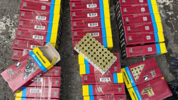 Dogana kap municion në bunkerin e fabrikuar në një automjet