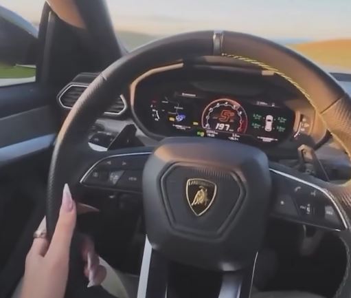 Kosovarja ‘fluturon’ me Lambo, vozit deri në 200km/h (VIDEO)