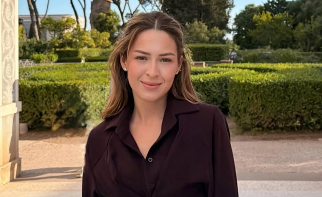 "60-vjeçe, asnjë botoks"/ Njihuni me të ëmën e Françeska Muratit