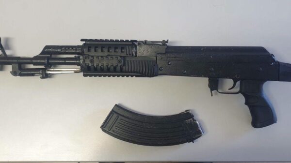 Arrestohet një 22-vjeçar në Obiliq për kanosje, i konfiskohet AK-47