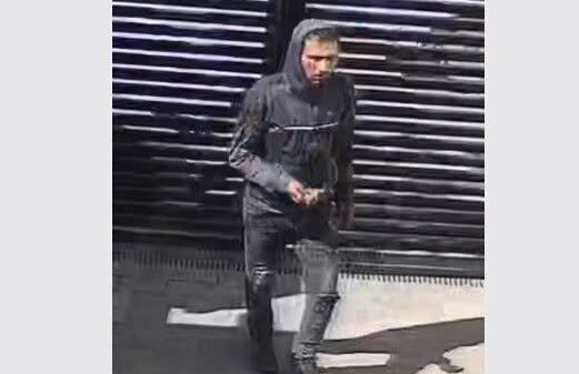 Policia kërkon ndihmën e qytetarëve për identifikimin e një të dyshuari për vjedhje