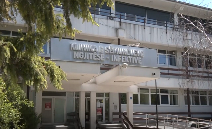Fruthi në çerdhe: Fëmijët bëhen për spital, 2 me oksigjen (VIDEO)