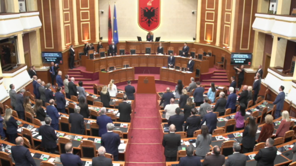 75 vota pro, Parlamenti Shqipërisë kalon me procedurë të përshpejtuar kredinë 302 milionë dollarë nga ShBA