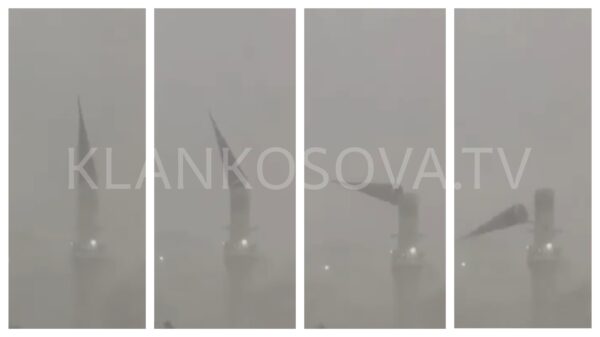 Stuhia rrëzon minaren e xhamisë në Temeqinë të Malishevës (VIDEO)