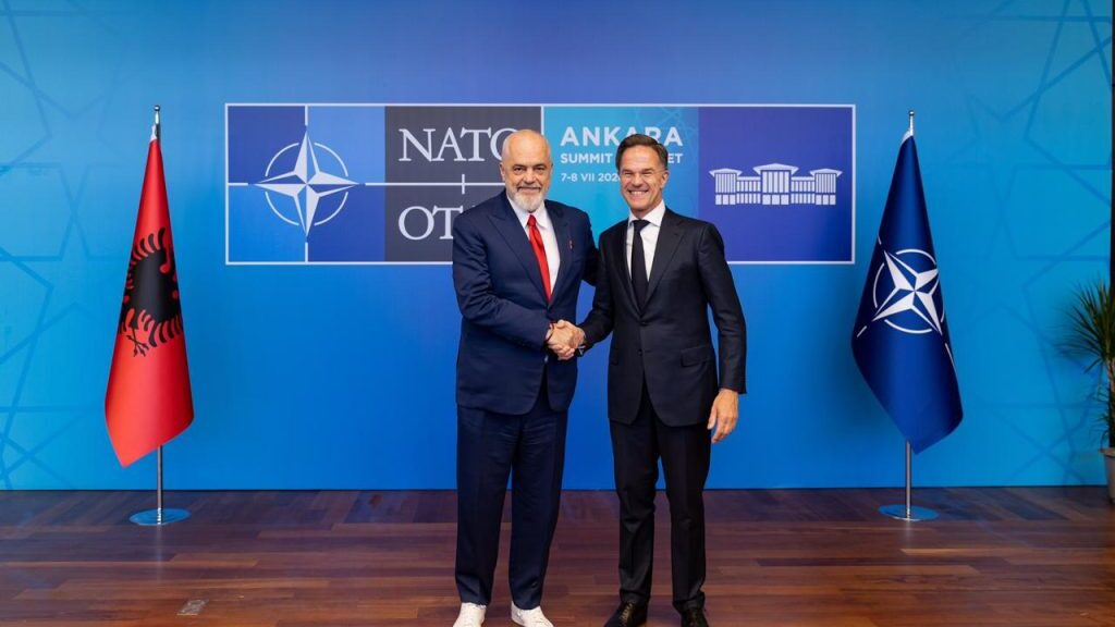 Rama mbërrin në Ankara, takohet me shefin e NATO-s