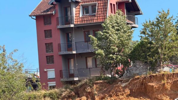Nis rrënimi i shtëpisë që rrezikonte të shembej nga punimet në “Rrugën A”