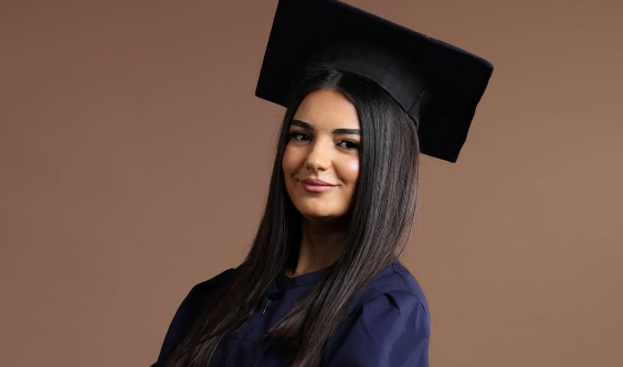 Tringa diplomon, Mihrije Braha nuk e fsheh krenarinë për nusen e djalit